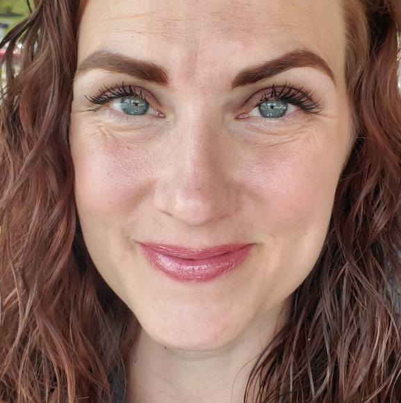 Meet your Posher, Jennifer - Picture 1 of 1